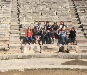 Group photo of Greece spring break study tour.