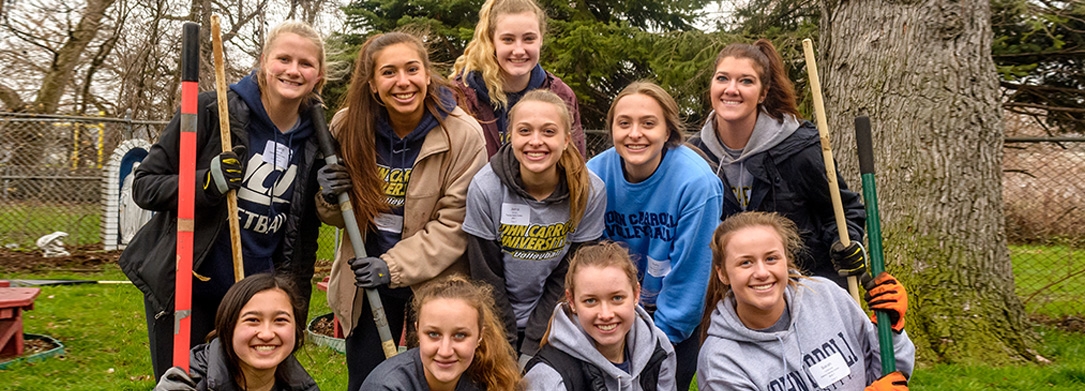 group photo of students doing field work