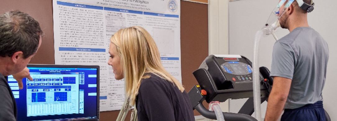 Student learning from faculty staff member